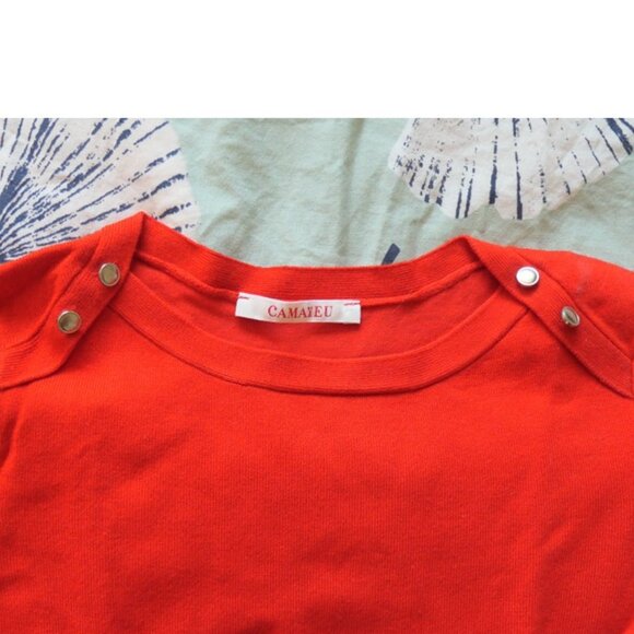 Red sweater, scoop neck, with buttons. Camaieu. XS. NEW - Picture 3 of 8
